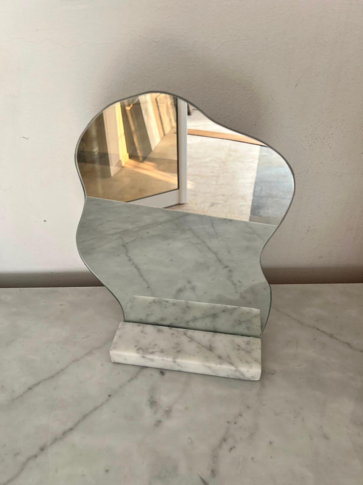 Miroir décoratif en marbre blanc