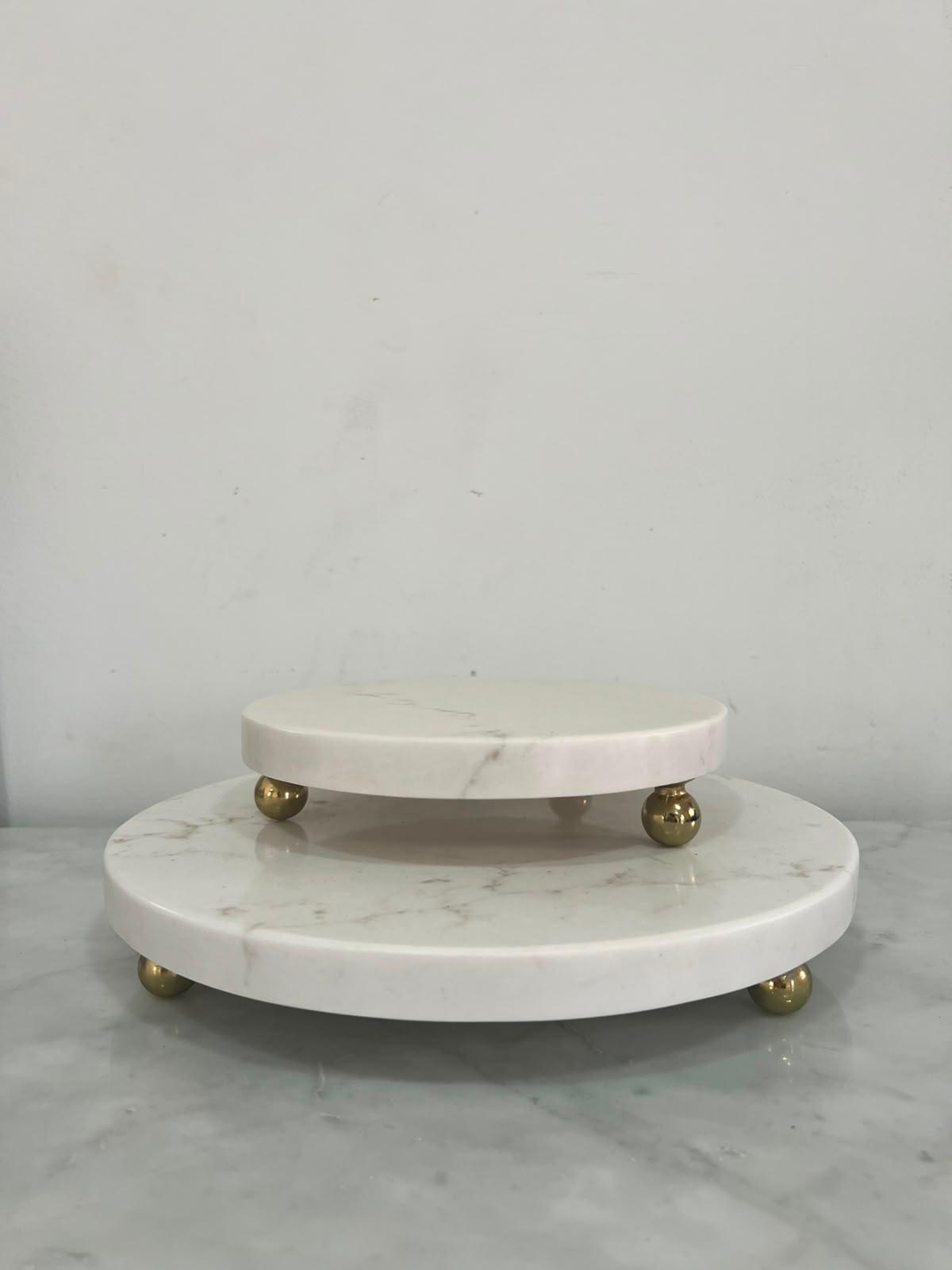 2 Supports forme rond deux dimensions en marbre blanc avec pieds dorées